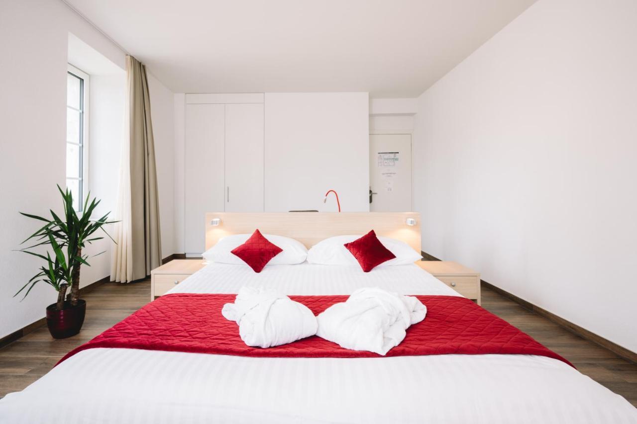 Hotel-Restaurant La Croix D'Or Ballaigues 외부 사진