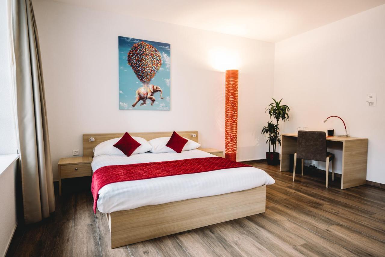 Hotel-Restaurant La Croix D'Or Ballaigues 외부 사진